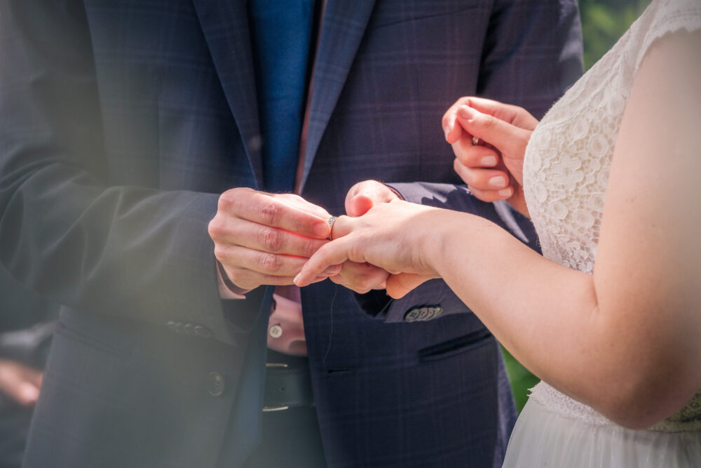 El anillo - Fotografía de bodas en Bizkaia by DIVCreativo