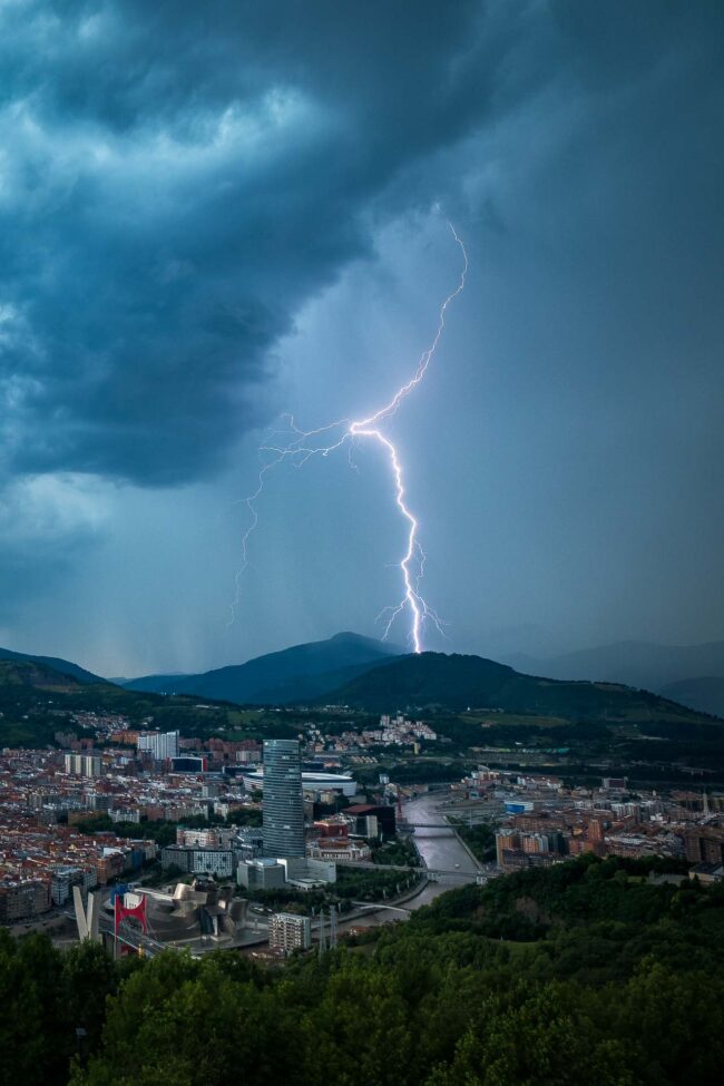 Rayo sobre Bilbao - 1 @ DIVcreativo - David de la Iglesia - Fotografía de paisaje