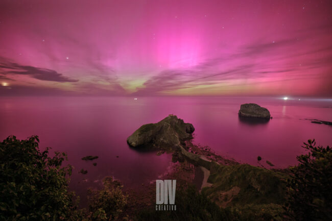 aurora-boreal-sobre-gaztelugatze-@DIVCreativo-DAvid-de-la-Iglesia